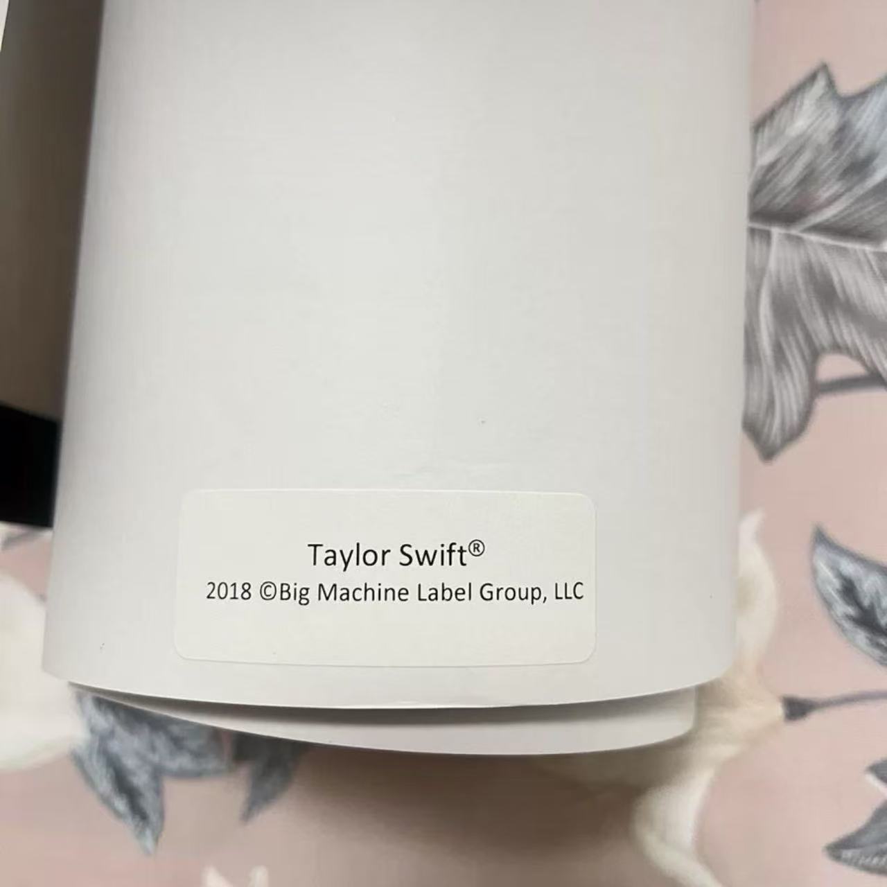 Taylor Swift Delicate - “一字马海报,” second batch, independent numbering, printed signature, not hand-signed.